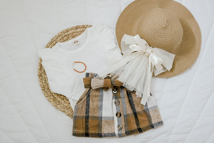Felicia | White top + plaid skirt
